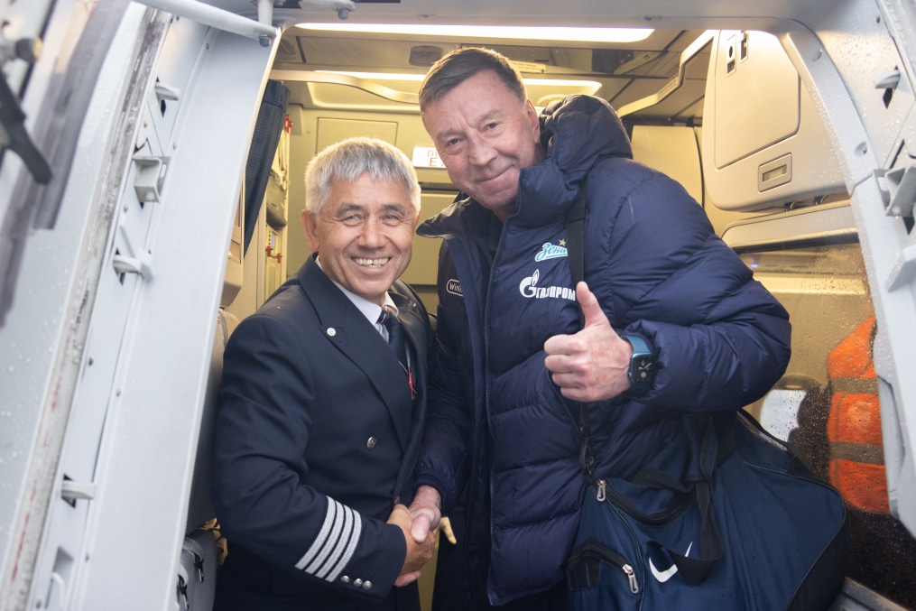 Команда «Зенит» в «Пулково» перед вылетом на матч с «Торпедо»