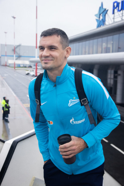 Команда «Зенит» в «Пулково» перед вылетом на матч с «Торпедо»