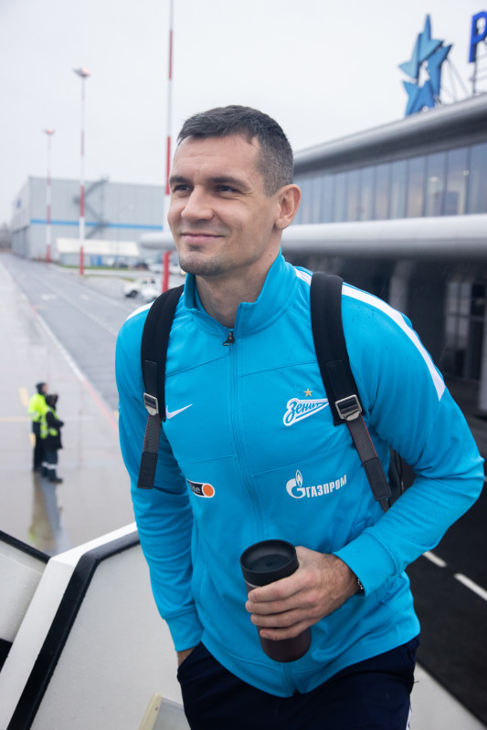 Команда «Зенит» в «Пулково» перед вылетом на матч с «Торпедо»