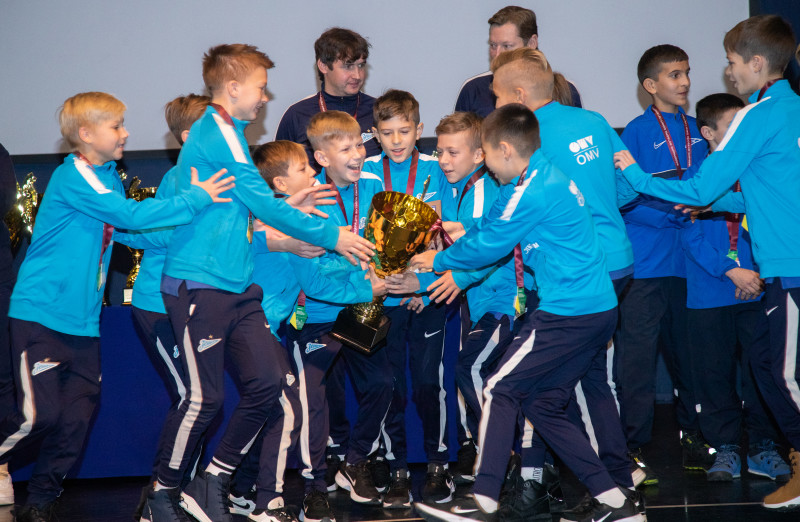 Церемония награждения победителей Первенства Санкт-Петербурга по футболу