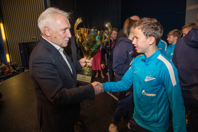 Церемония награждения победителей Первенства Санкт-Петербурга по футболу