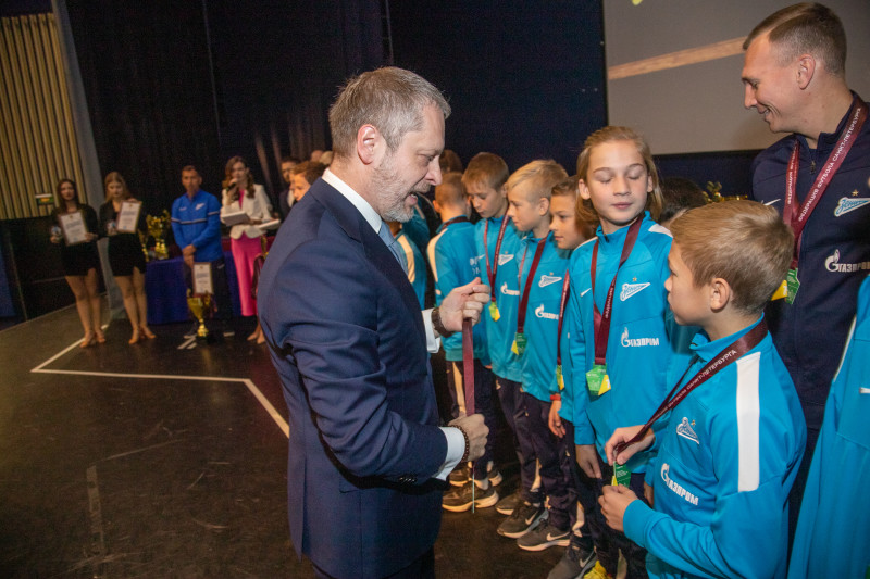 Церемония награждения победителей Первенства Санкт-Петербурга по футболу
