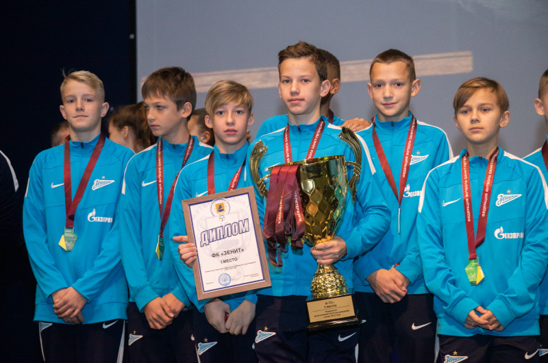 Церемония награждения победителей Первенства Санкт-Петербурга по футболу