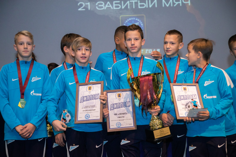 Церемония награждения победителей Первенства Санкт-Петербурга по футболу