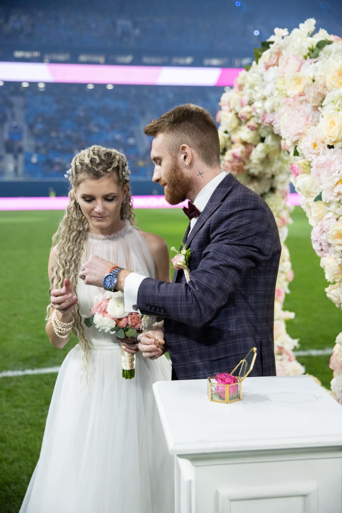 Свадебная церемония в перерыве матча «Зенит» — «Спартак»