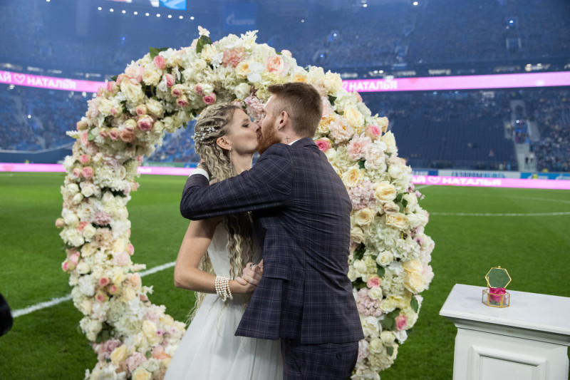 Свадебная церемония в перерыве матча «Зенит» — «Спартак»