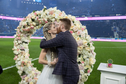 Свадебная церемония в перерыве матча «Зенит» — «Спартак»