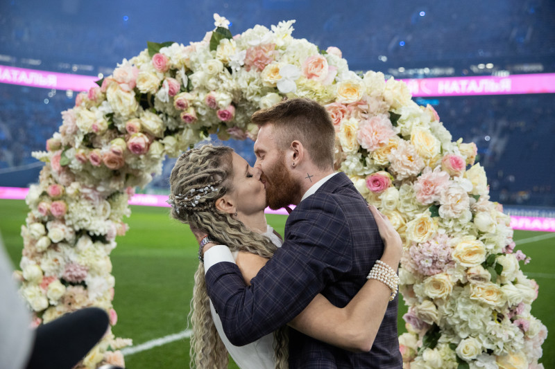 Свадебная церемония в перерыве матча «Зенит» — «Спартак»