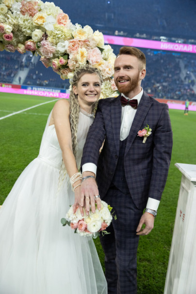 Свадебная церемония в перерыве матча «Зенит» — «Спартак»