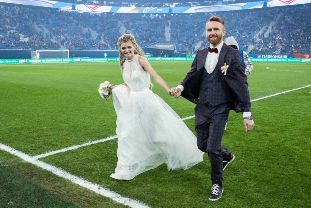 Свадебная церемония в перерыве матча «Зенит» — «Спартак»