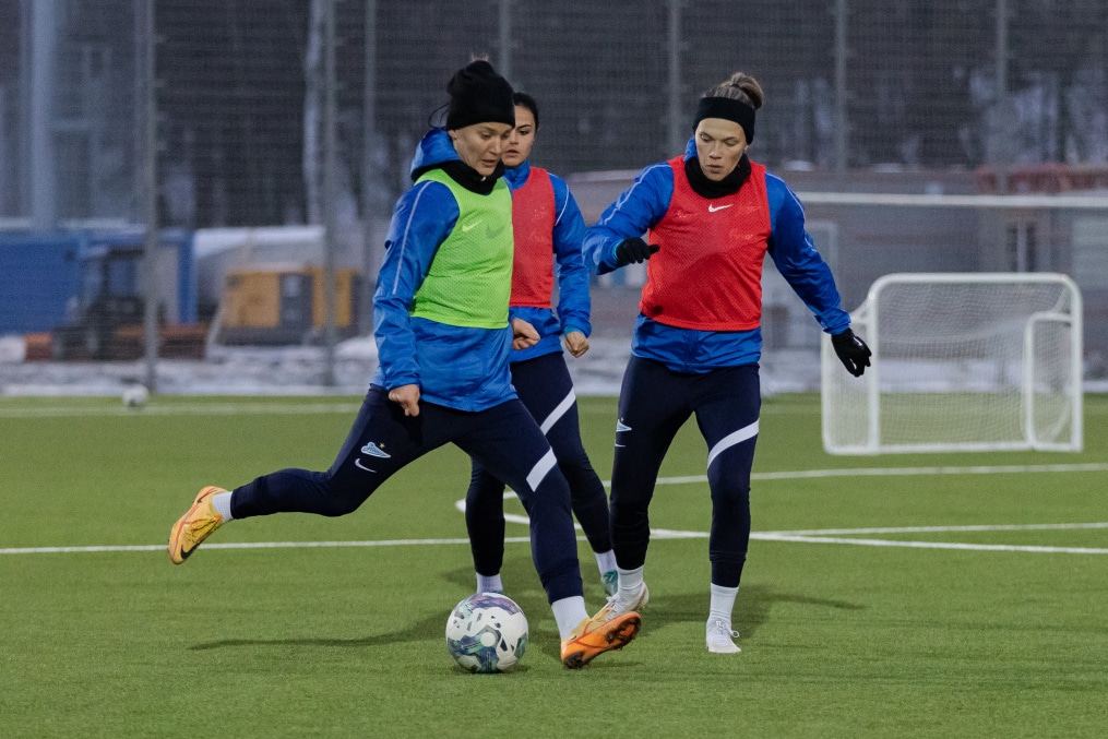 Первая тренировка женской команды в Удельном парке сезона 2023 года