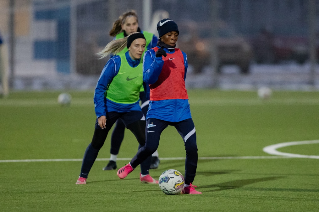 Первая тренировка женской команды в Удельном парке сезона 2023 года