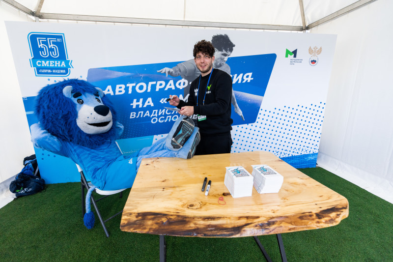 Автограф-сессия 2DROTS перед матчем МФЛ 2022/23, 24-й тур, «Зенит» — «Краснодар»