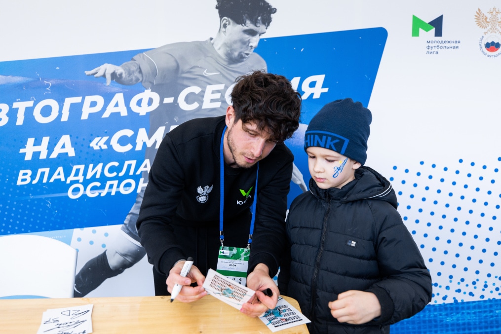 Автограф-сессия 2DROTS перед матчем МФЛ 2022/23, 24-й тур, «Зенит» — «Краснодар»