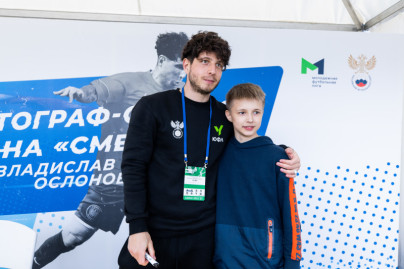 Автограф-сессия 2DROTS перед матчем МФЛ 2022/23, 24-й тур, «Зенит» — «Краснодар»