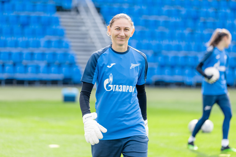 Тренировка женской команды в Удельном парке