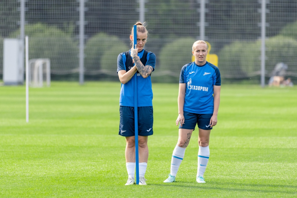 Тренировка женской команды в Удельном парке