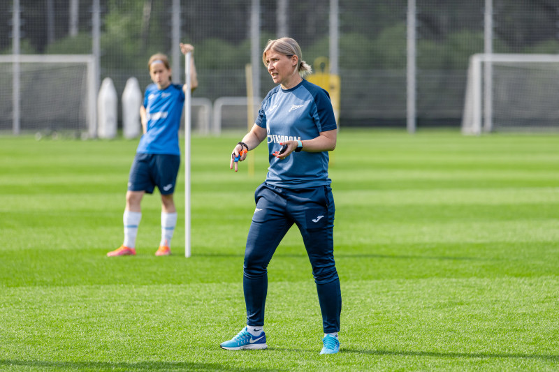 Тренировка женской команды в Удельном парке