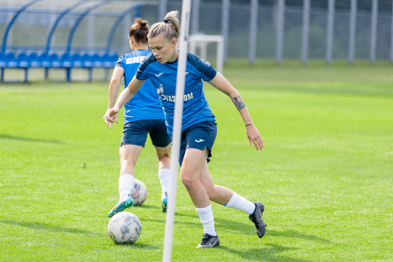 Тренировка женской команды в Удельном парке