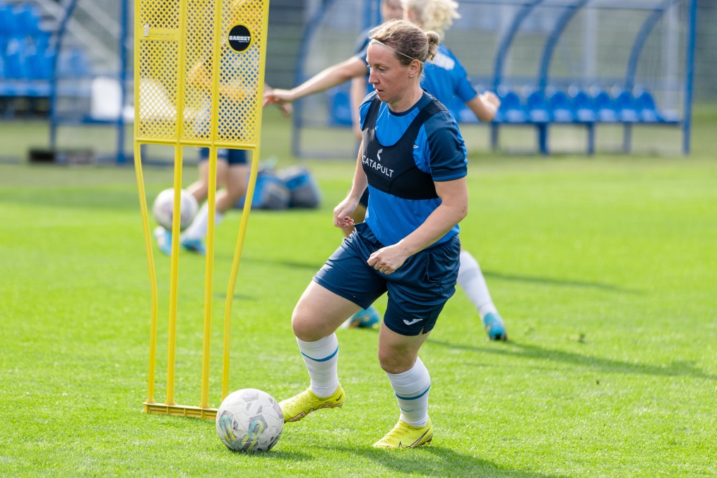 Тренировка женской команды в Удельном парке