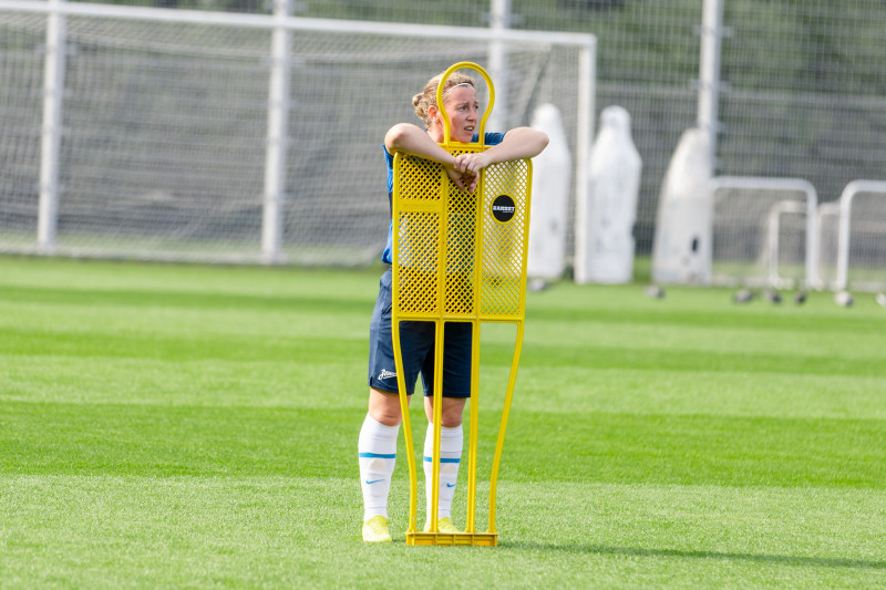 Тренировка женской команды в Удельном парке