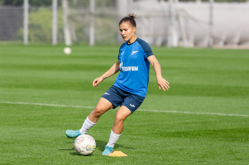 Тренировка женской команды в Удельном парке