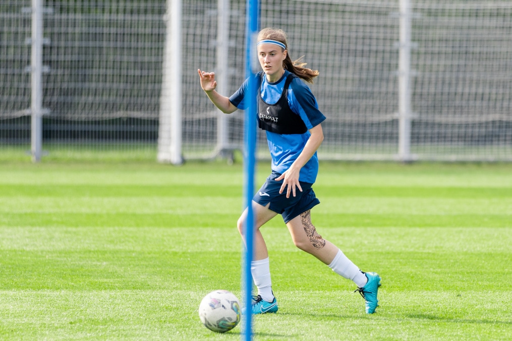 Тренировка женской команды в Удельном парке