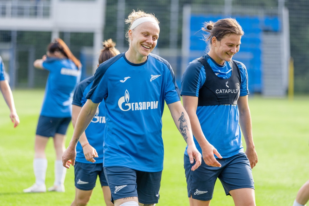 Тренировка женской команды в Удельном парке