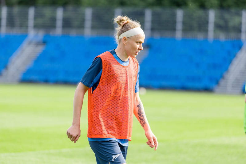 Тренировка женской команды в Удельном парке