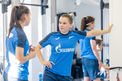 Тренировка женской команды в Удельном парке