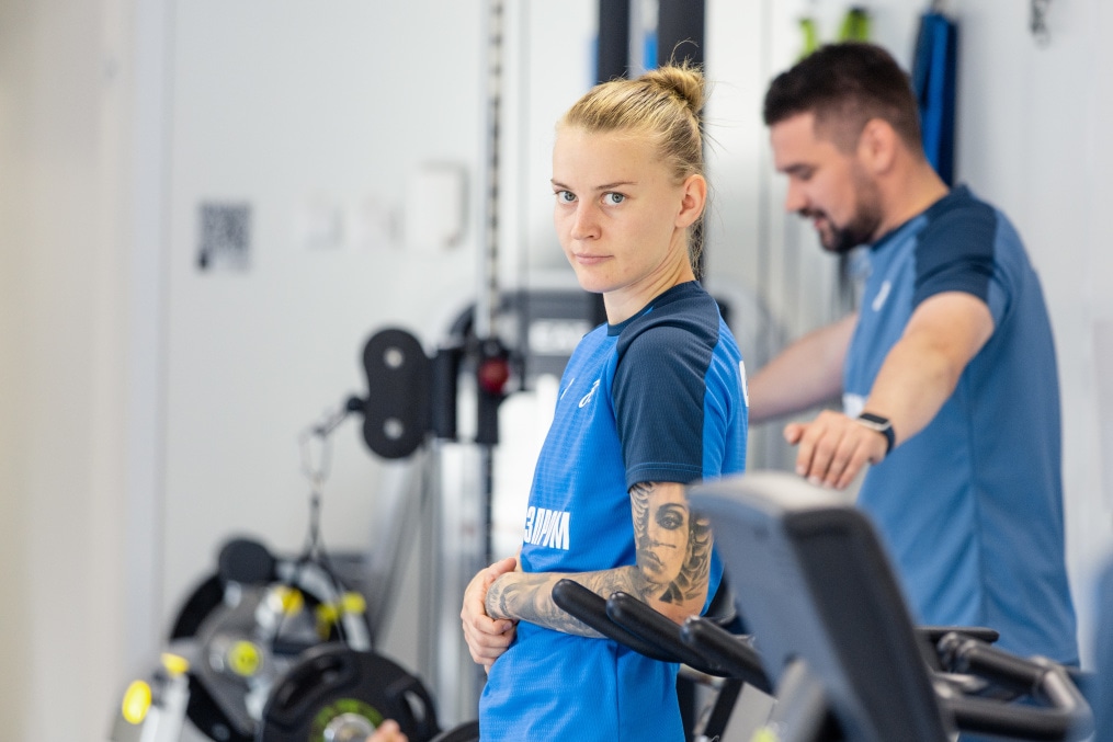 Тренировка женской команды в Удельном парке