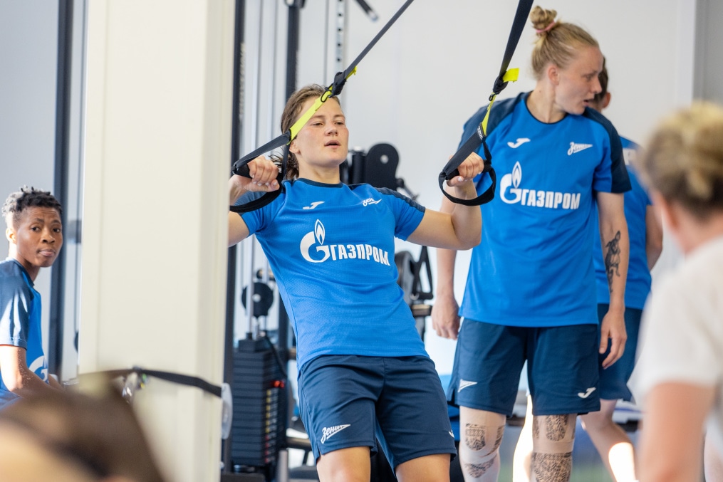 Тренировка женской команды в Удельном парке