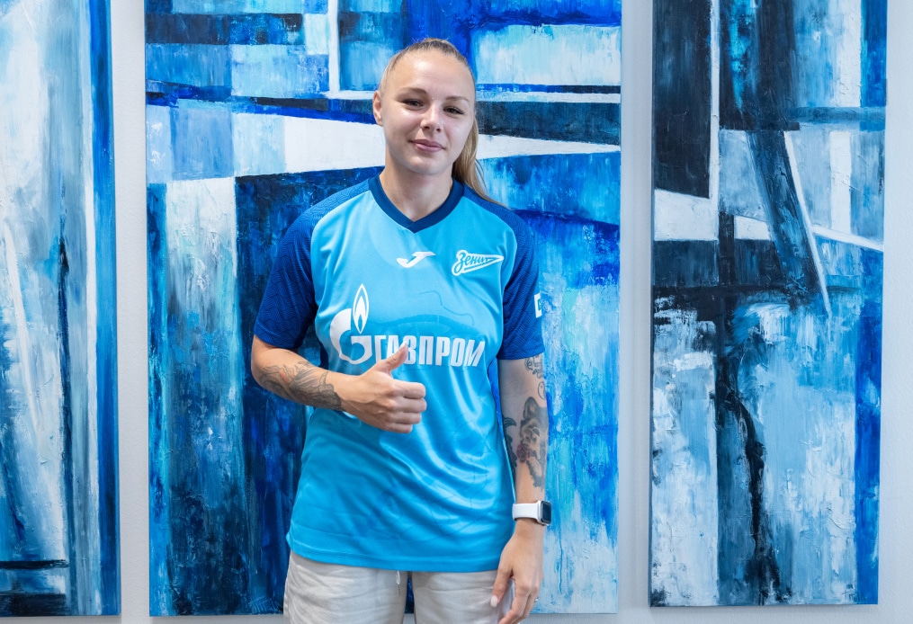 Подписание контракта с Аленой Андреевой