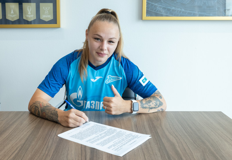 Подписание контракта с Аленой Андреевой