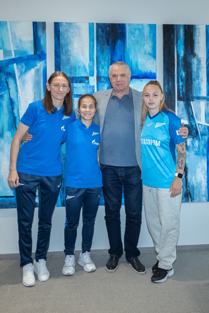 Подписание контракта с игроками ЖФК «Зенит»