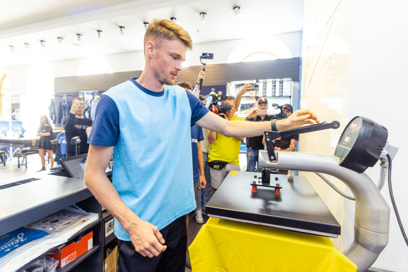 Презентация Страхини Эраковича и Дениса Адамова в официальном магазине «Зенит»