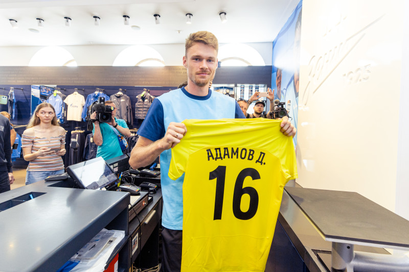 Презентация Страхини Эраковича и Дениса Адамова в официальном магазине «Зенит»