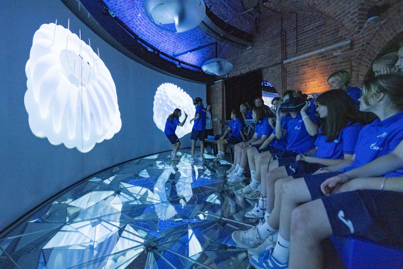 Экскурсия женской молодежной команды «Зенит» в галерею «Цифергауз»