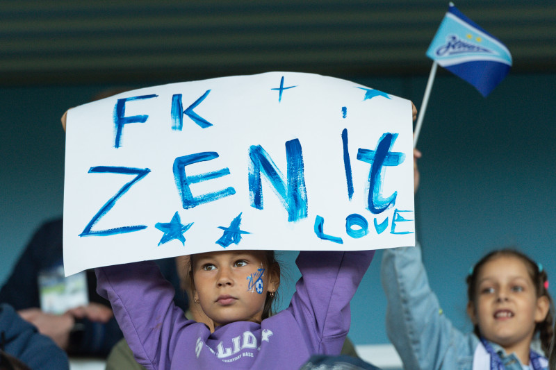 Болельщики на матче 18-го тура Cуперлиги 2023,  «Зенит» — «Енисей».