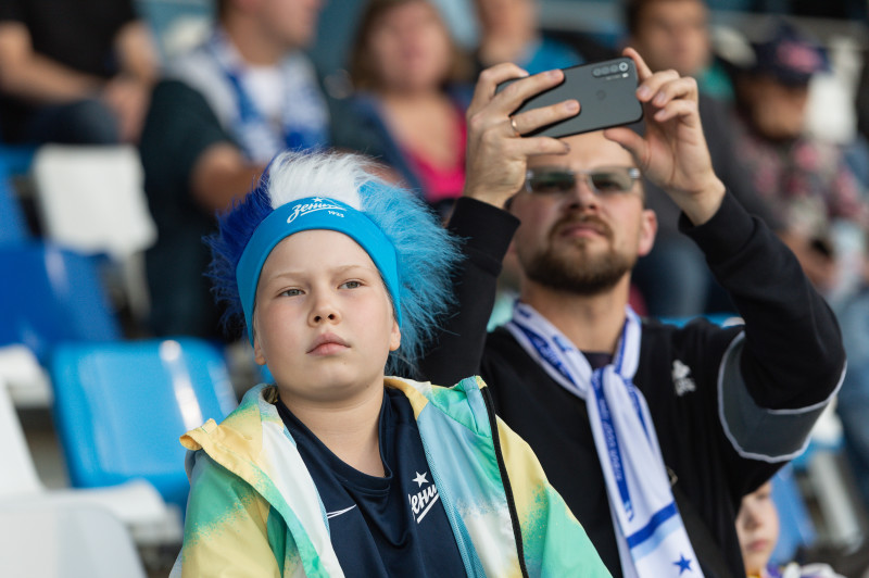 Болельщики на матче 18-го тура Cуперлиги 2023,  «Зенит» — «Енисей».