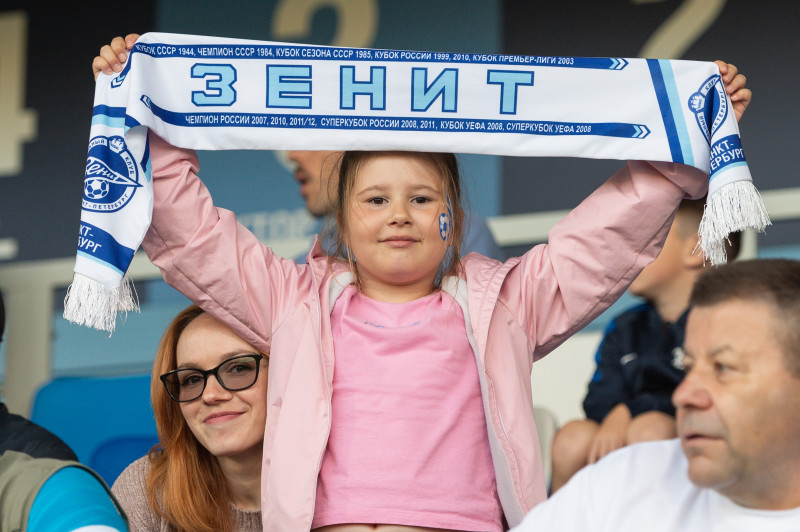Болельщики на матче 18-го тура Cуперлиги 2023,  «Зенит» — «Енисей».