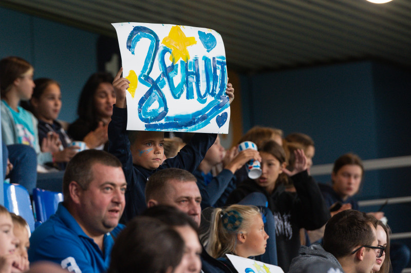 Болельщики на матче 18-го тура Cуперлиги 2023,  «Зенит» — «Енисей».