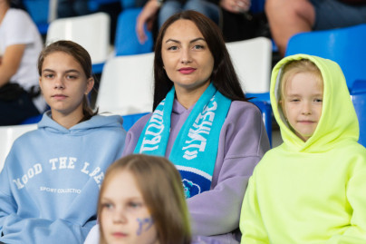 Болельщики на матче 18-го тура Cуперлиги 2023,  «Зенит» — «Енисей».