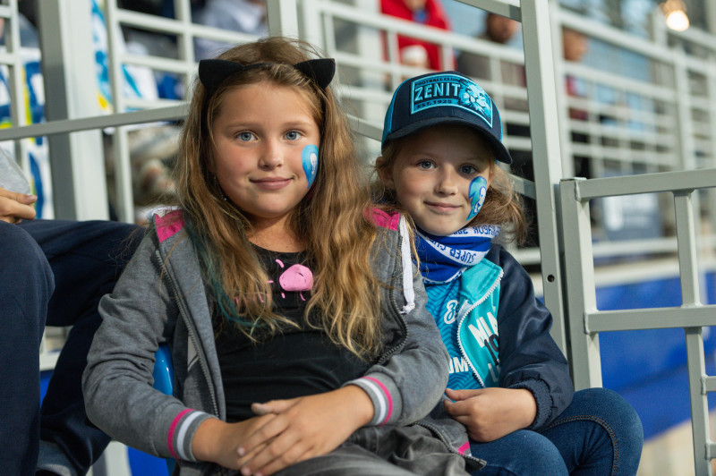 Болельщики на матче 18-го тура Cуперлиги 2023,  «Зенит» — «Енисей».