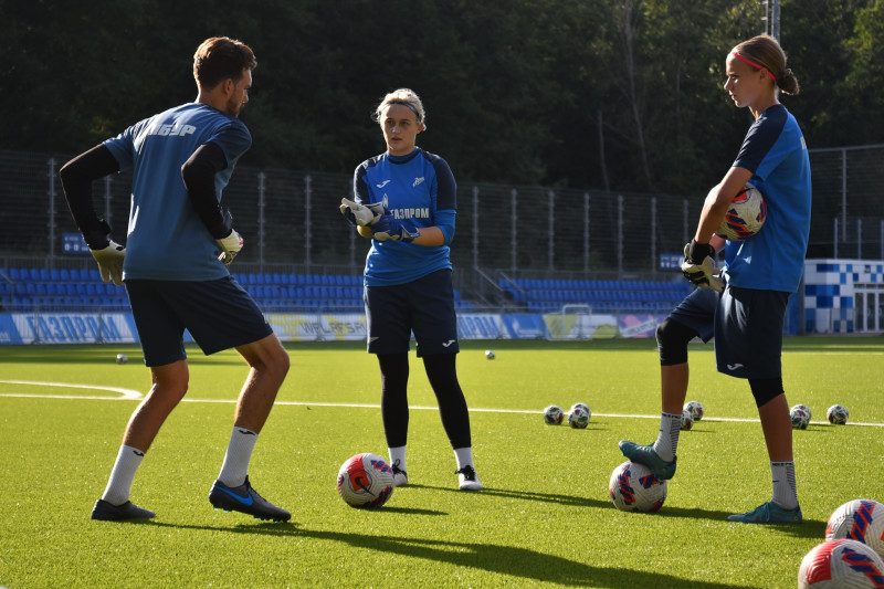Тренировка женской молодежной команды «Зенит» перед матчем с «Локомотив»-M