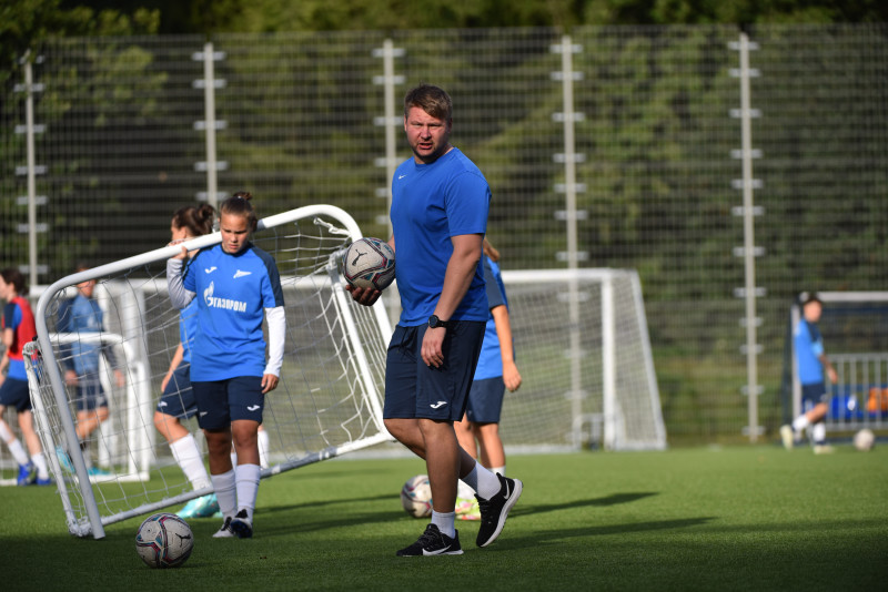 Тренировка женской молодежной команды «Зенит» перед матчем с «Локомотив»-M