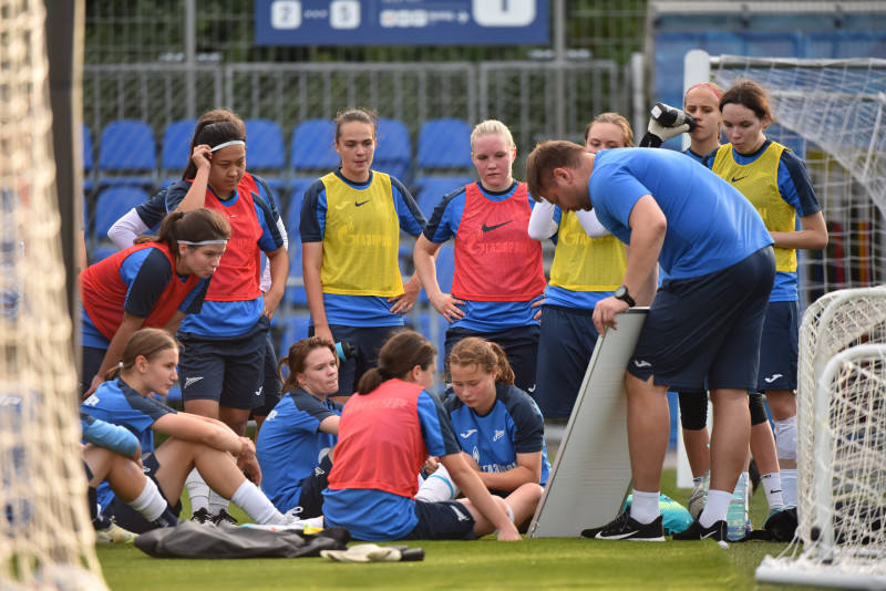 Тренировка женской молодежной команды «Зенит» перед матчем с «Локомотив»-M