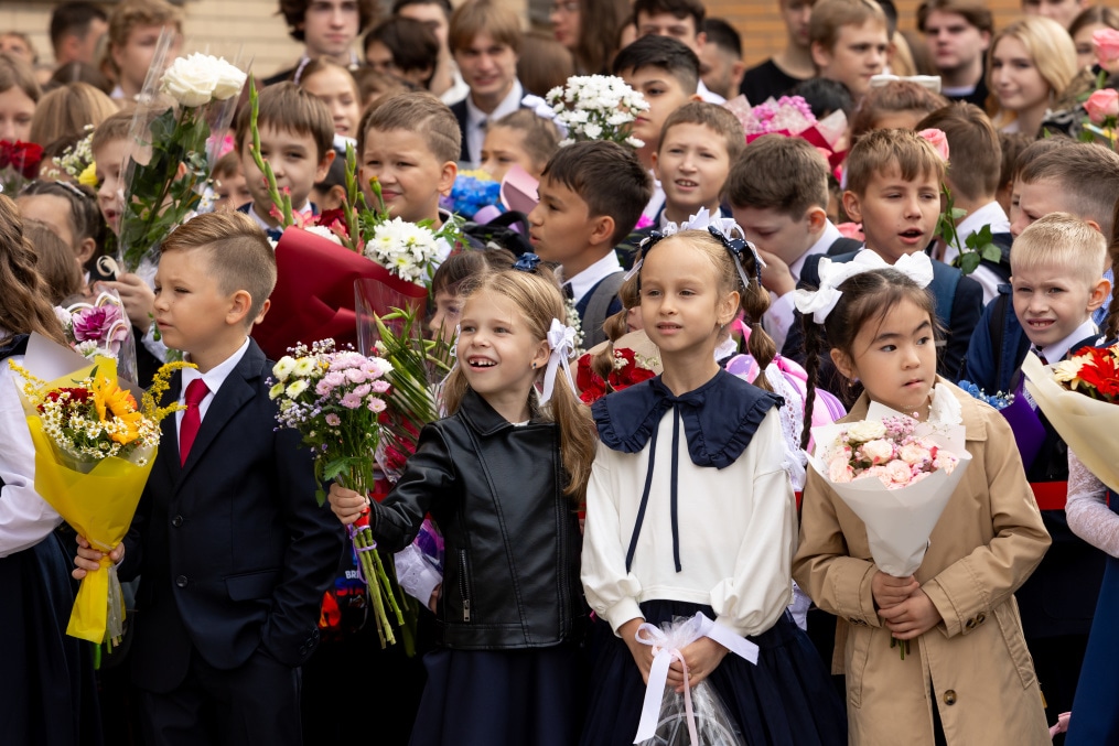 «Футбол в школе». Игрок «Зенита 2» Роман Ногтев на линейке в школе №110