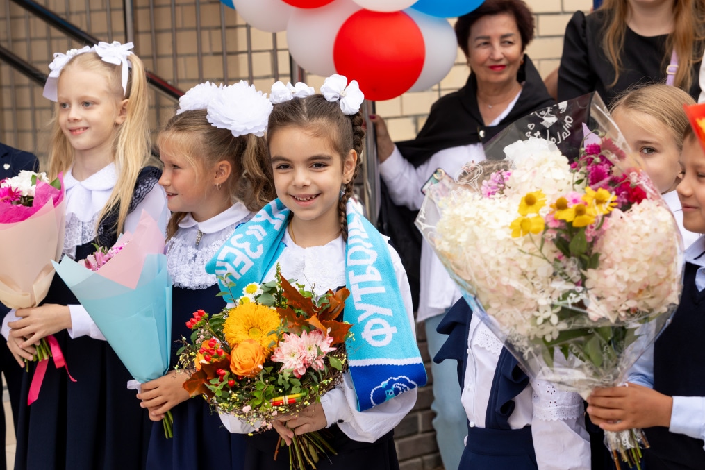 «Футбол в школе». Игрок «Зенита 2» Роман Ногтев на линейке в школе №110