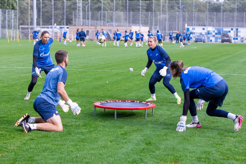 Тренировка женской команды «Зенит» перед матчем со «Звездой-2005»